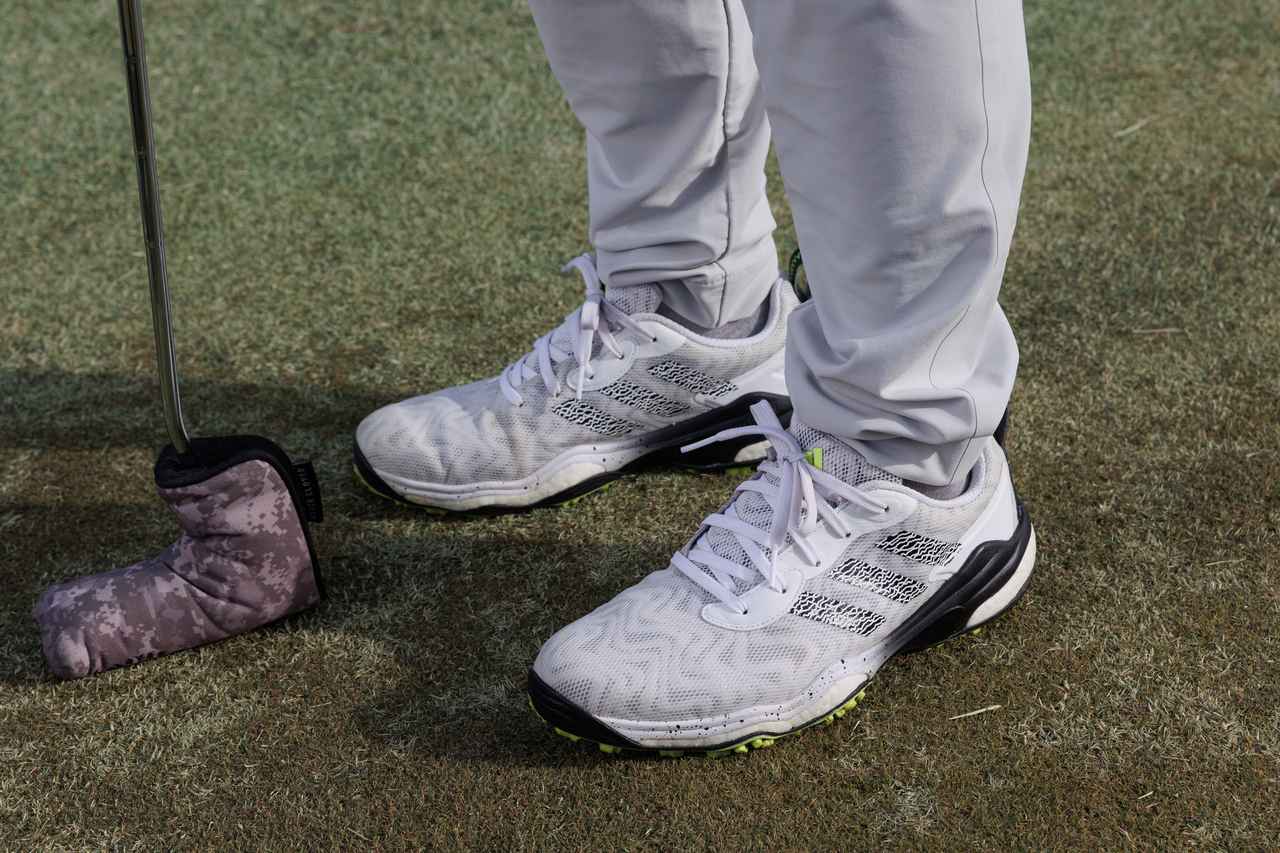 画像: ライムイエローがアクセントのクールなシューレースモデル