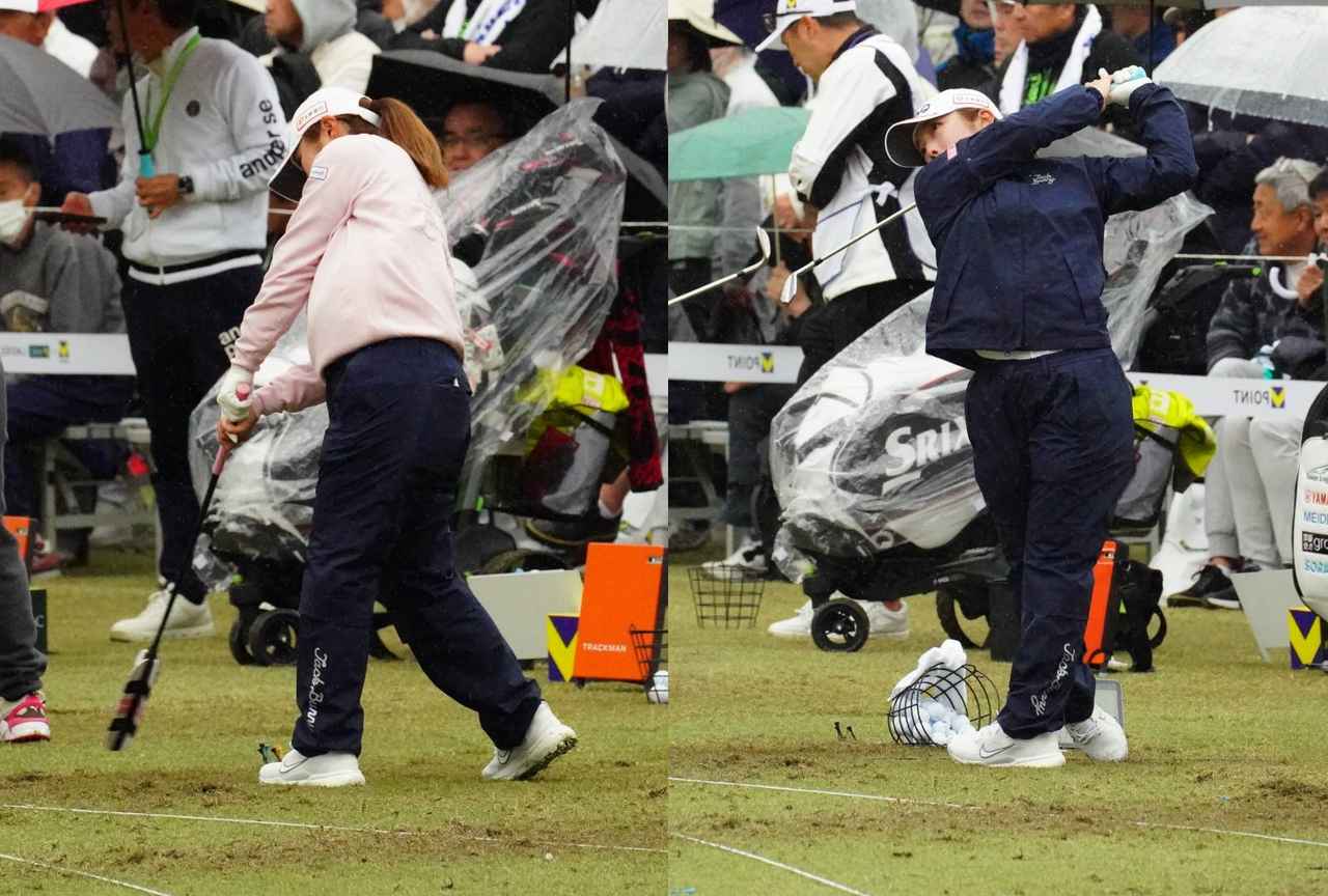 画像: 素振りを入念に行い、体をしっかりほぐしてからショットに入る（雨が強くなり雨具レインウェア着用）
