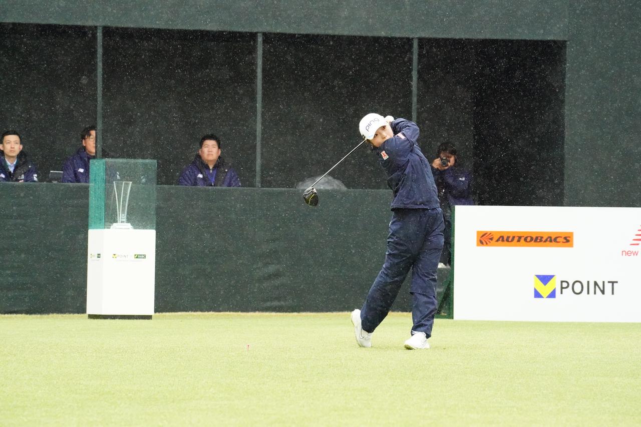 画像 : 9番目の画像 - Vポイント×SMBCレディス初日の佐久間朱莉のドライバースウィング - みんなのゴルフダイジェスト