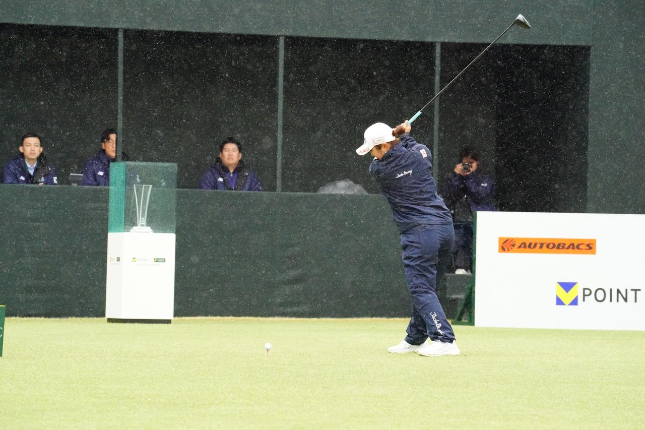 画像 : 4番目の画像 - Vポイント×SMBCレディス初日の佐久間朱莉のドライバースウィング - みんなのゴルフダイジェスト