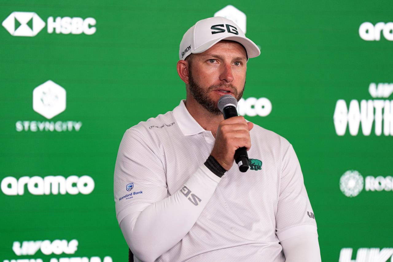 画像: 公式会見でこの日のラウンドや南アフリカ大会について話すディーン・バーメスター(提供/LIVゴルフ)