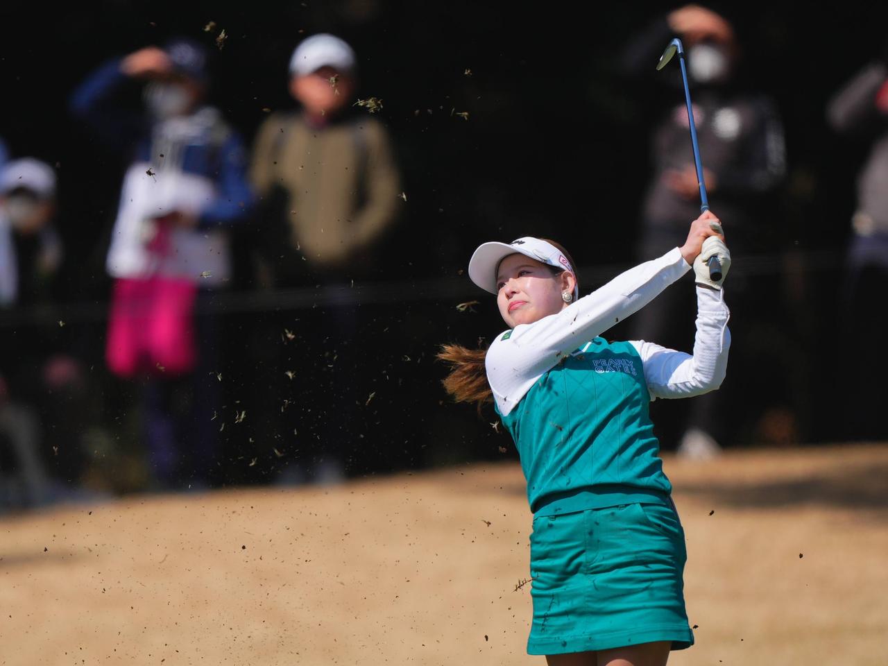 画像: 「姉・優利の背中を追って」ホステスプロ吉田鈴が7位タイ浮上!スウィング修正の手応えを胸に地元Vへ挑む【国内女子ツアー】 - みんなのゴルフダイジェスト