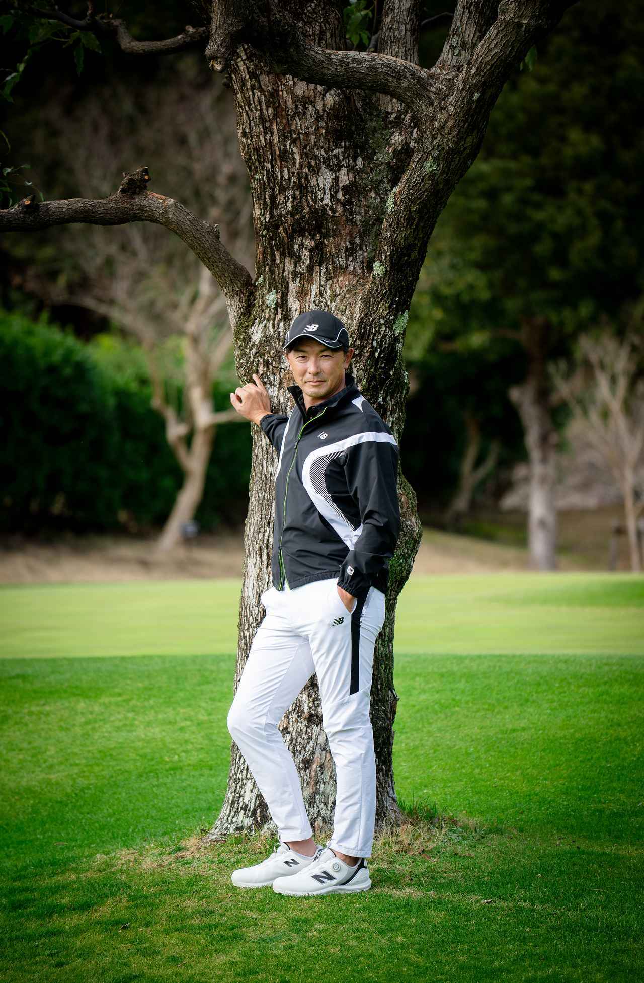 画像: キャップ・ブルゾン・ポロシャツ・パンツ・シューズを1セットでプレゼント