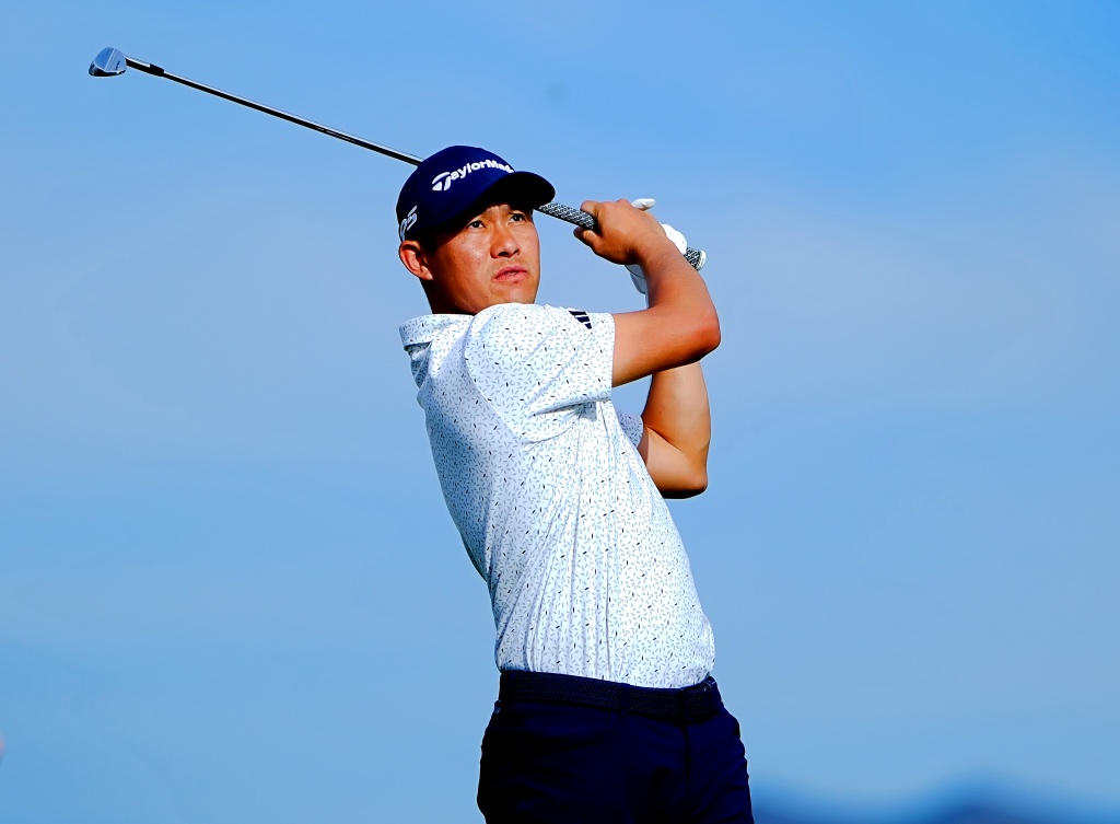 画像: コリン・モリカワは2ホール目にティーショットの素振りで腰に違和感を覚え棄権した