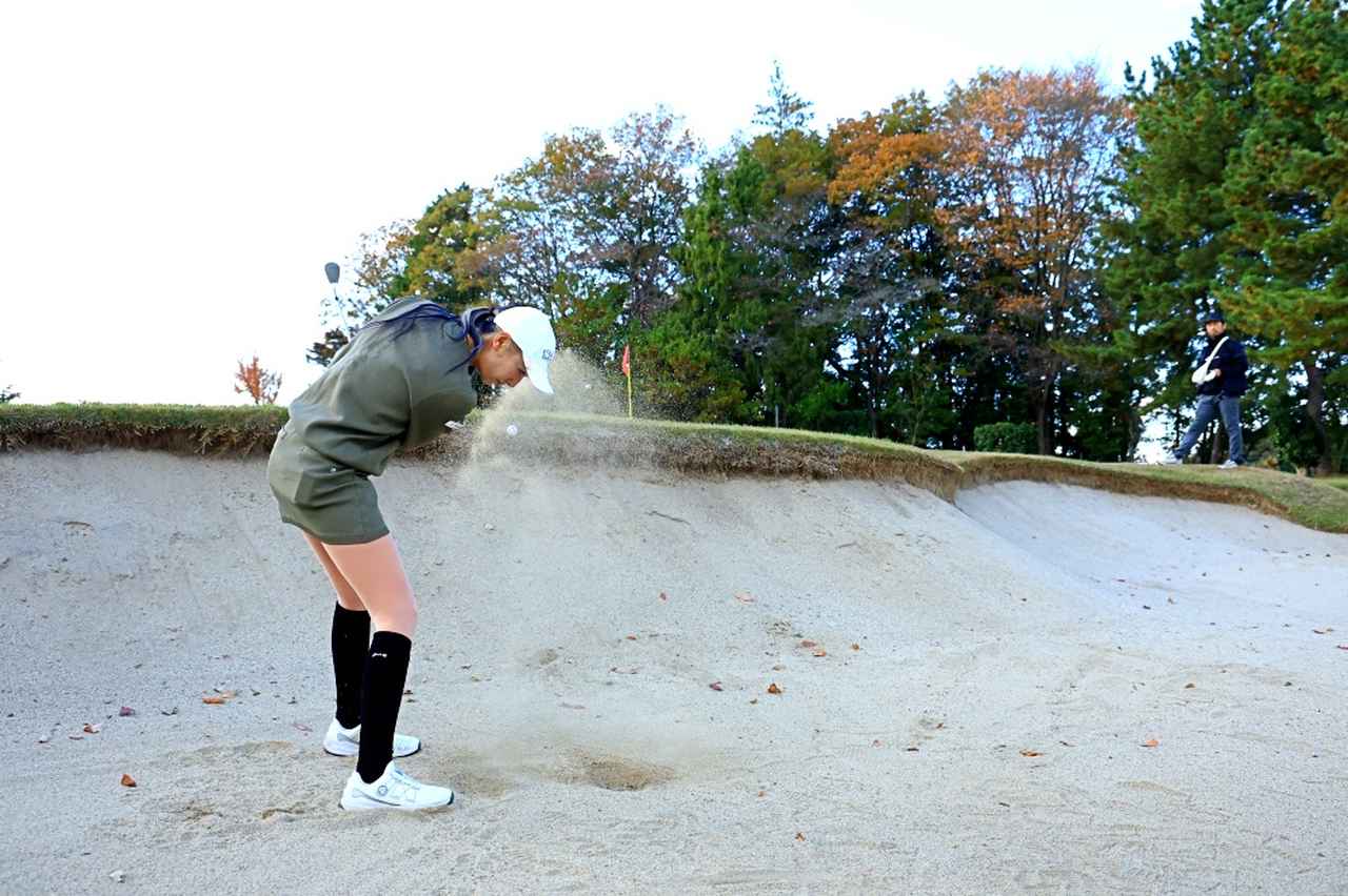 画像: バンカー100個の日本CCでバンカーを学ぶ。次回レッスン解説（撮影/大澤進二）