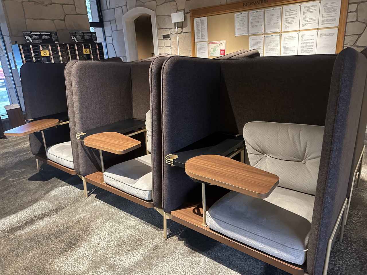 画像 : 4番目の画像 - シックで落ち着きのあるグレンオークスCCのクラブハウス内 - みんなのゴルフダイジェスト