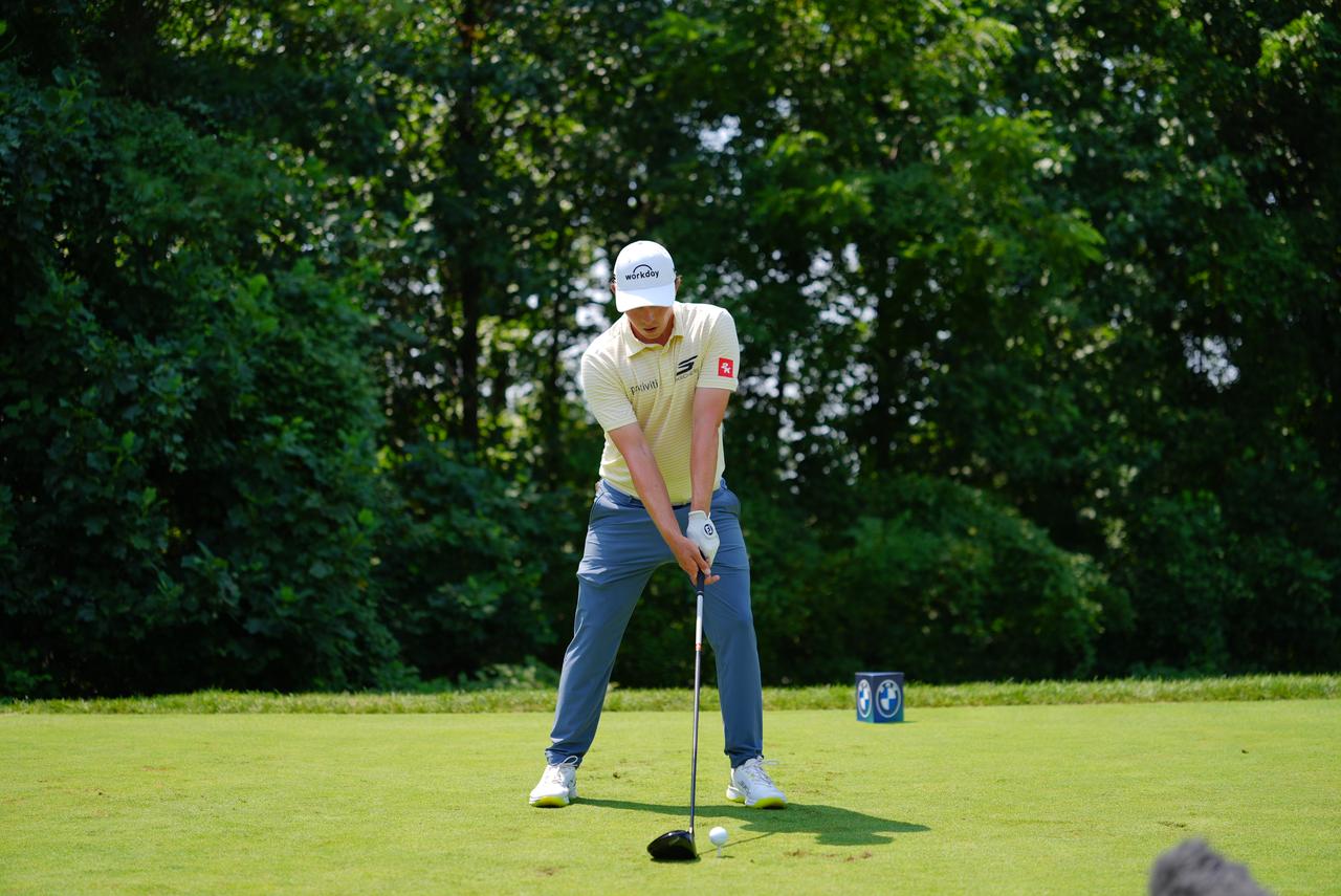 画像 : 1番目の画像 - マシュー・フィッツパトリックのドライバー連続正面写真※2025年BMW選手権（撮影/岩本芳弘） - みんなのゴルフダイジェスト