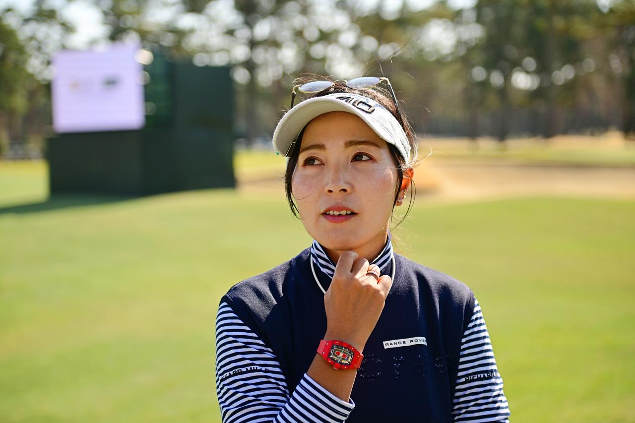 画像: 青木瀬令奈らしい理論的な方法は、社会人から始めたゴルファーは馴染みやすいかもしれない（撮影／有原裕晶）