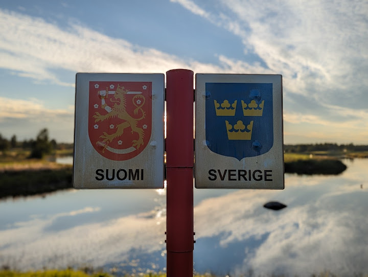 画像: 打った球が1時間飛ぶパー3!? 時差と法律が絡み合う世界の「国境ゴルフ場」事情【ラウンド中の小ネタに使えるゴルフ知識 #55】 - みんなのゴルフダイジェスト