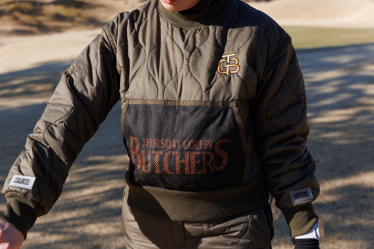 画像: 中綿入りのクルーネックジャケットはフロントにメッシュポケット付き