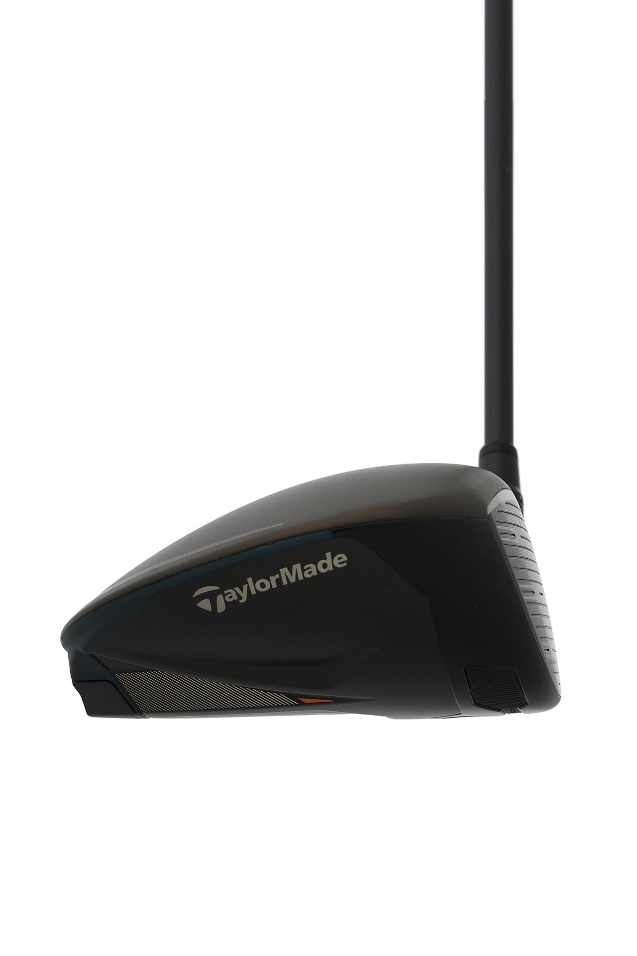 画像: ヘッドの後方が低いシャローバック形状で、アッパーに振り抜くイメージが湧く