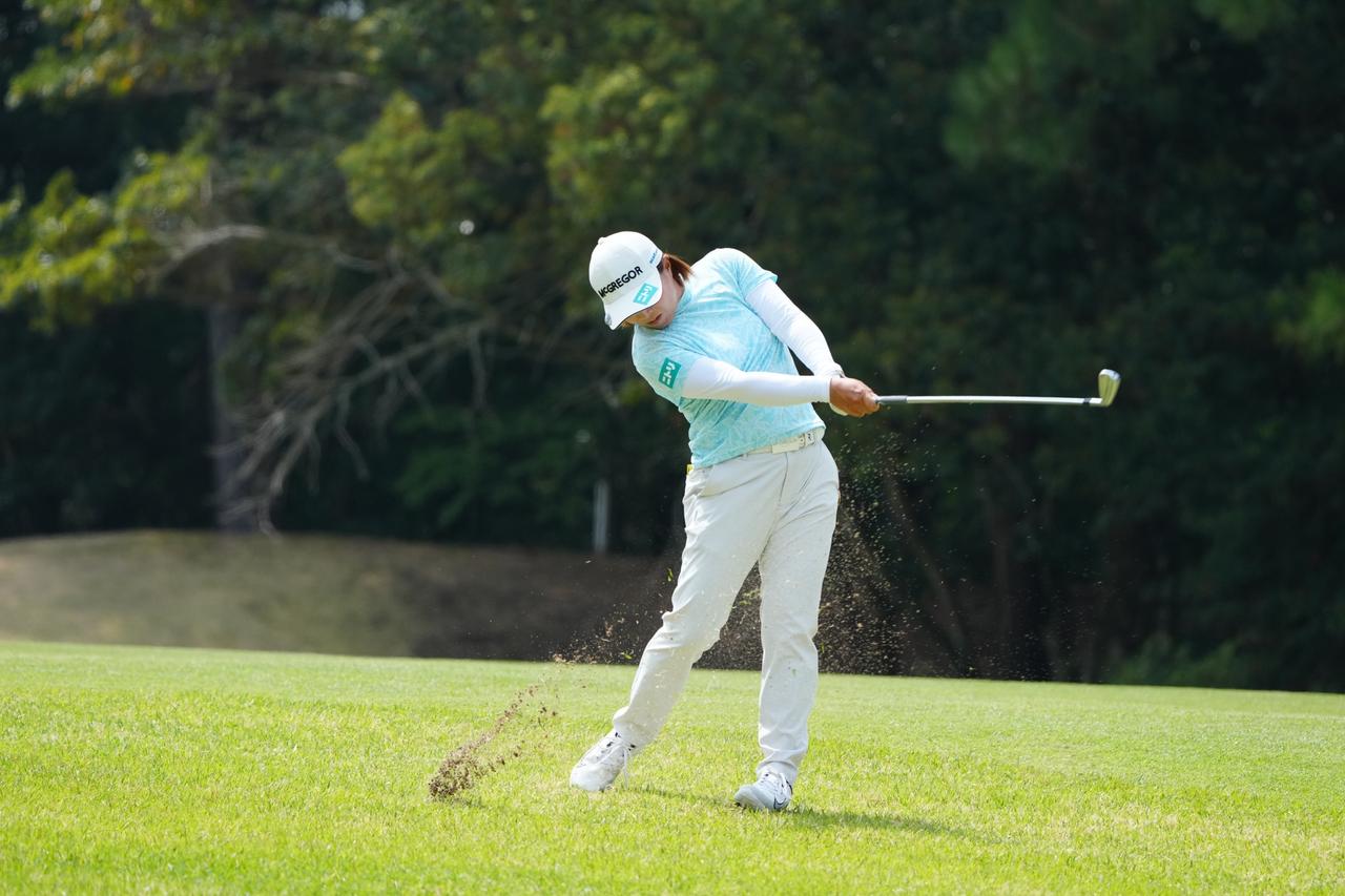 画像 : 10番目の画像 - 永峰咲希　アイアン斜め正面連続写真 - みんなのゴルフダイジェスト