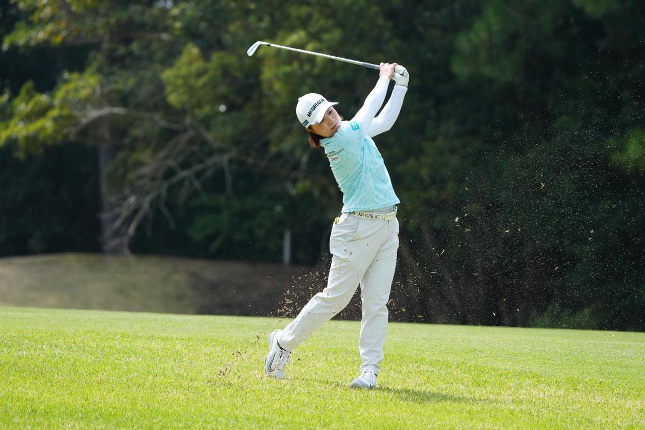 画像 : 12番目の画像 - 永峰咲希　アイアン斜め正面連続写真 - みんなのゴルフダイジェスト