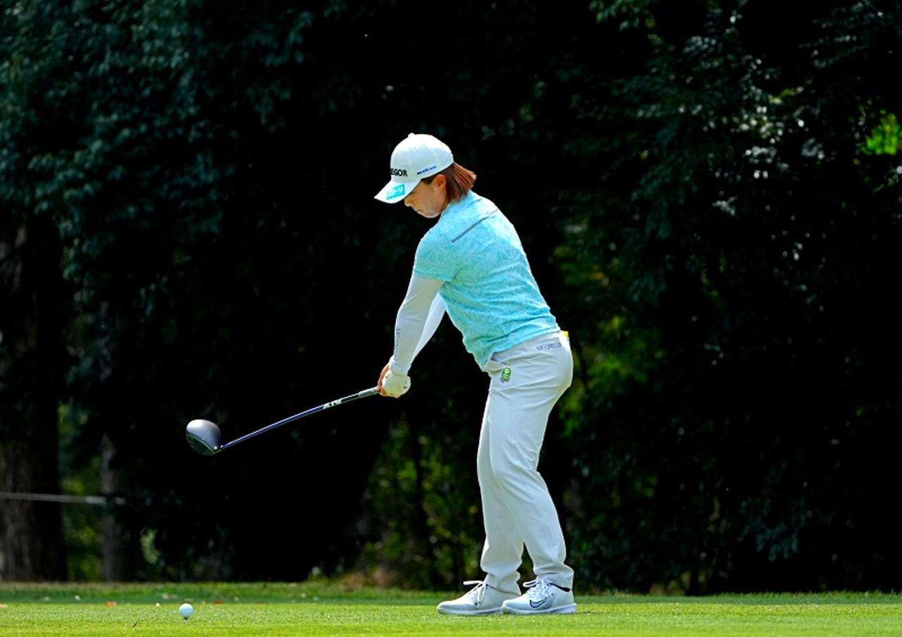 画像 : 2番目の画像 - 【写真】永峰咲希のドライバーショット連続写真（撮影/岡沢裕行） - みんなのゴルフダイジェスト