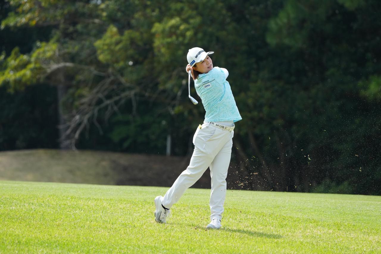 画像 : 14番目の画像 - 永峰咲希　アイアン斜め正面連続写真 - みんなのゴルフダイジェスト