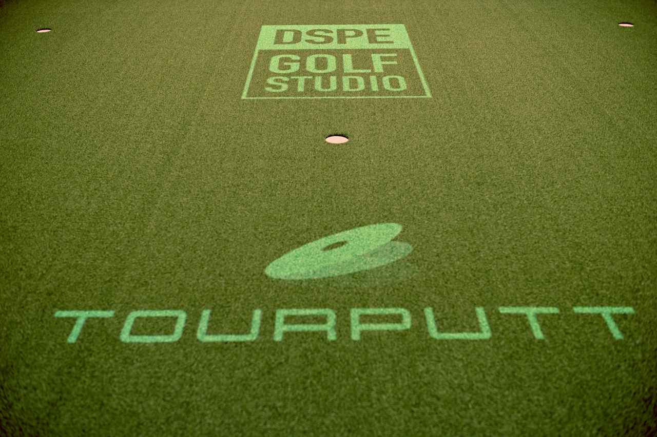 画像 : 最先端のAR技術を導入したパッティングトレーニングシステム「TOURPUTT」を完備