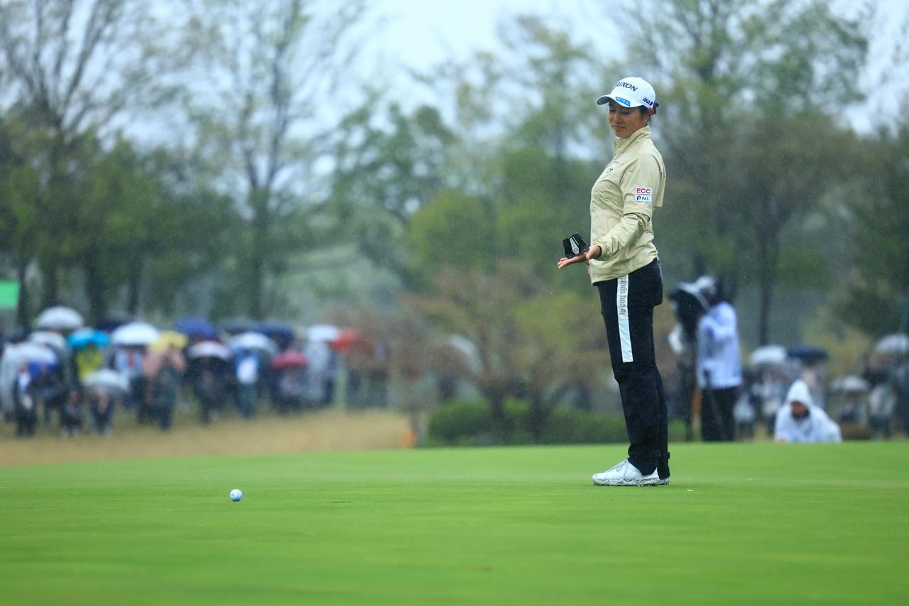 画像: 25年「富士フイルム・スタジオアリス」最終日。中村心は入れれば優勝という正規の18番のパーパットだったが……(撮影/大澤進二)