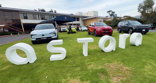 画像: 会場にはアスタラ社が扱うEV車が数多く展示されていた
