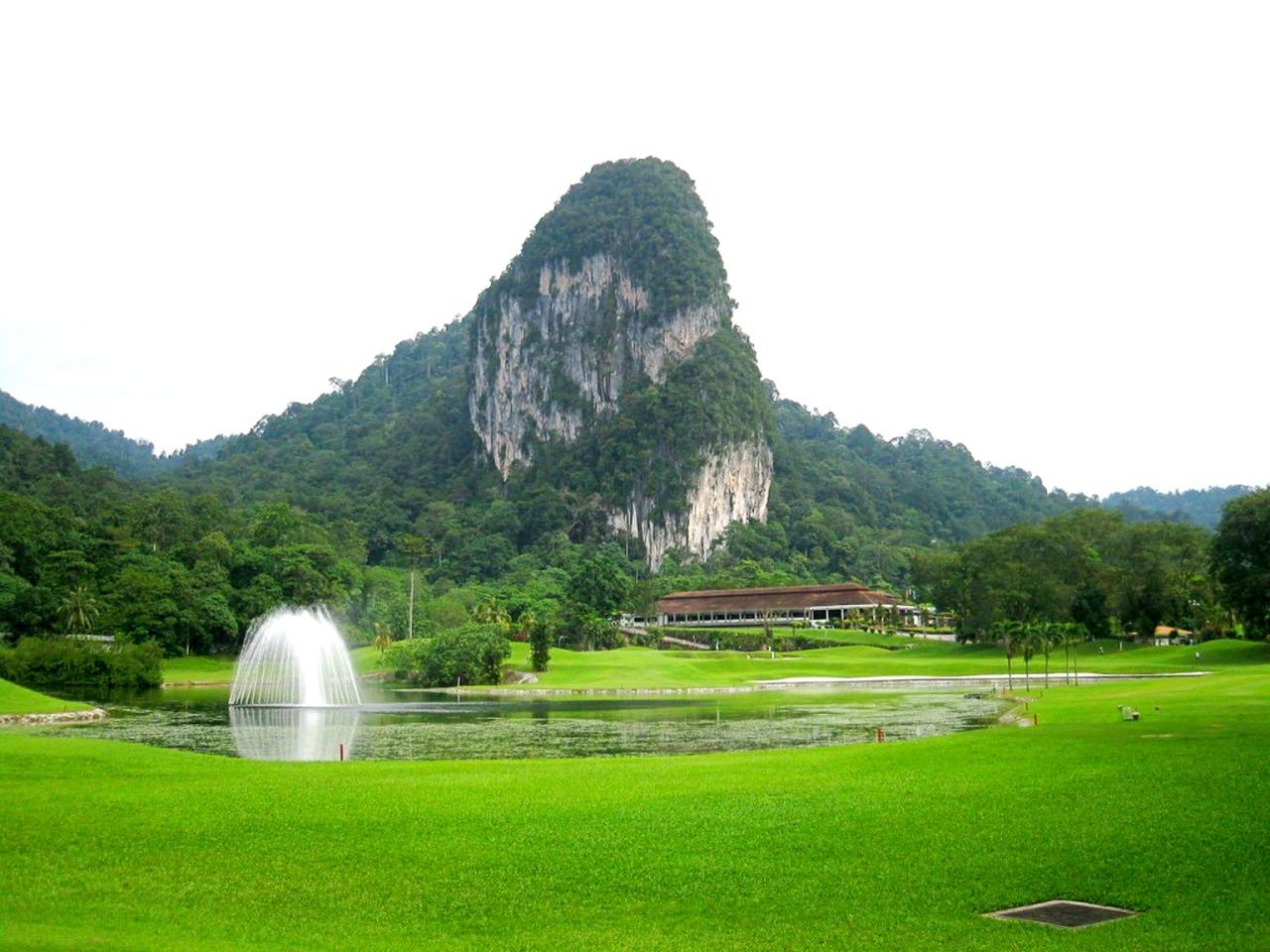 画像: マレーシアにあるテンプラーパークCCはコース全長7143ヤードでパー72。キャディ付きの歩きプレー