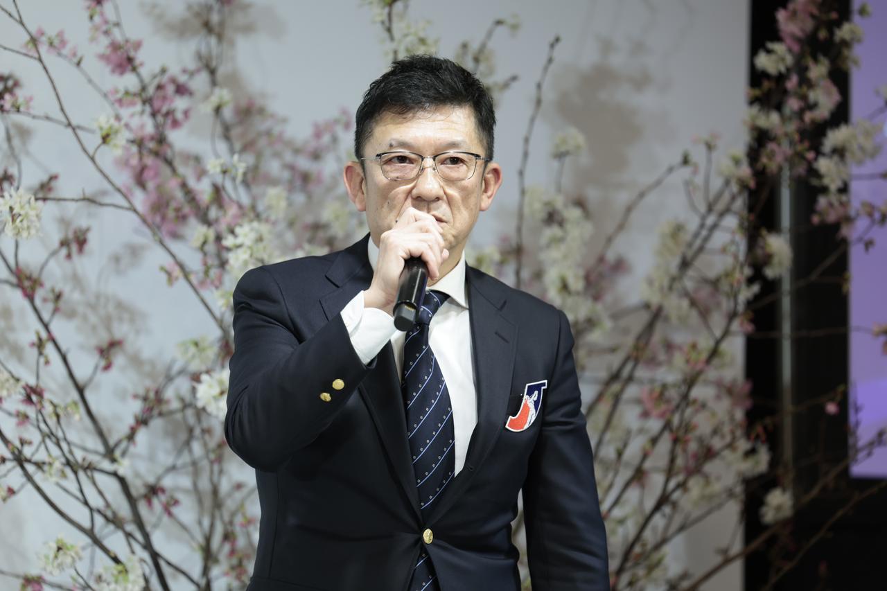 画像: 47都道府県すべてに拠点のある唯一の金融機関であるみずほFGが国内男子ツアーと組むことのメリットを語る足立常務（オフィシャル提供写真）