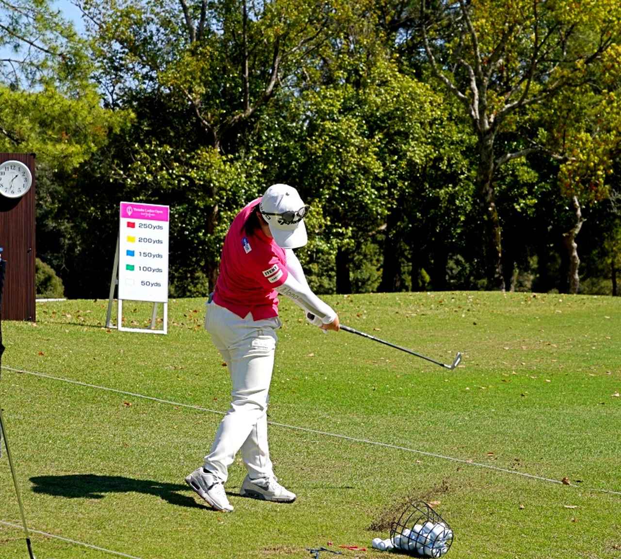 画像 : 12番目の画像 - 【連続写真13枚】清本美波のアイアンショット斜め後方 - みんなのゴルフダイジェスト