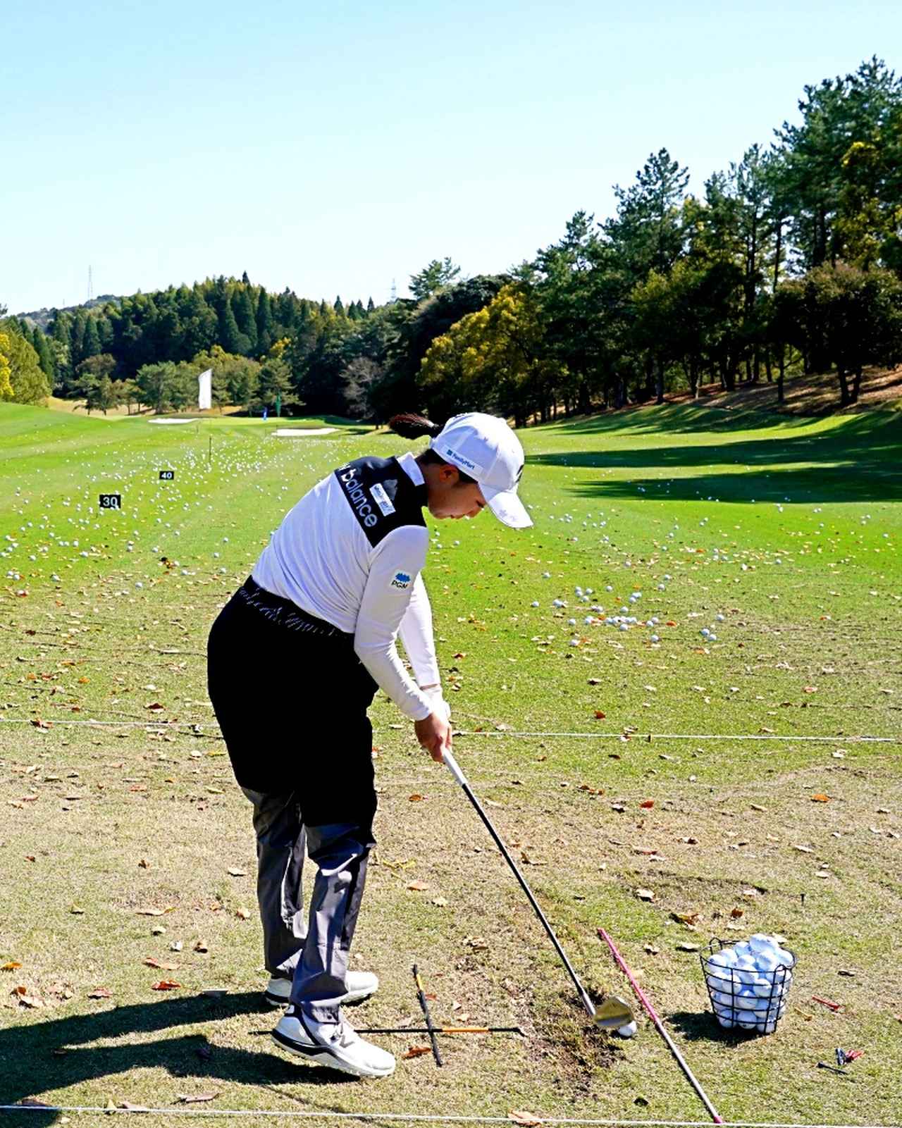 画像 : 7番目の画像 - 【連続写真12枚】伊藤愛華のアイアンショット後方 - みんなのゴルフダイジェスト