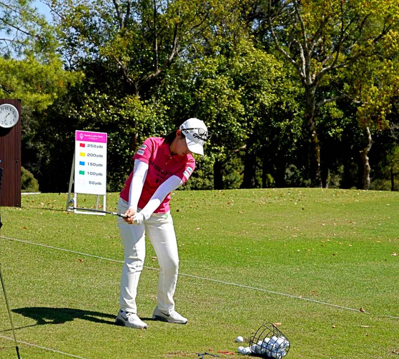 画像 : 3番目の画像 - 【連続写真13枚】清本美波のアイアンショット斜め後方 - みんなのゴルフダイジェスト