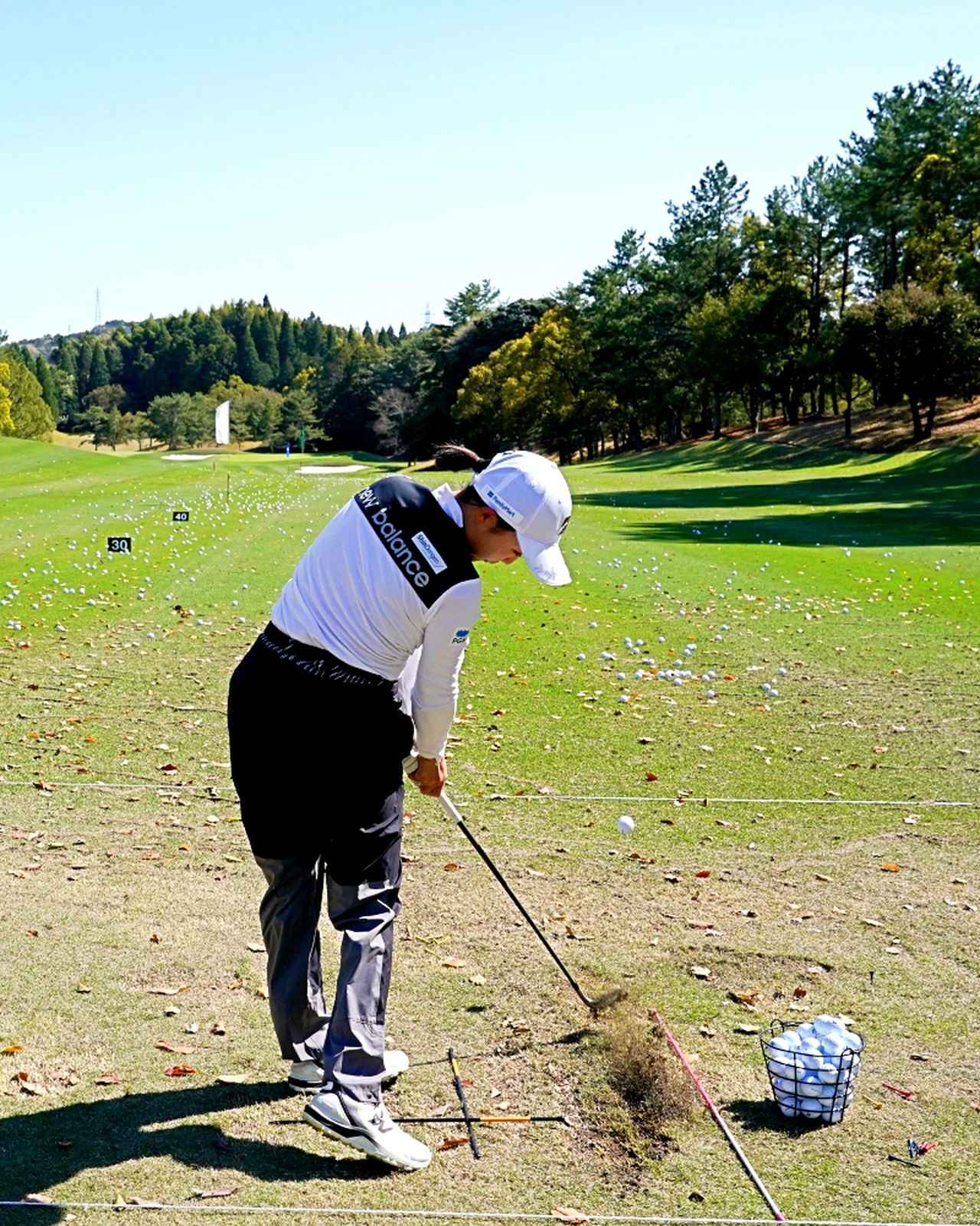 画像 : 8番目の画像 - 【連続写真12枚】伊藤愛華のアイアンショット後方 - みんなのゴルフダイジェスト