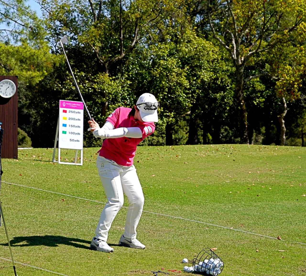 画像 : 8番目の画像 - 【連続写真13枚】清本美波のアイアンショット斜め後方 - みんなのゴルフダイジェスト