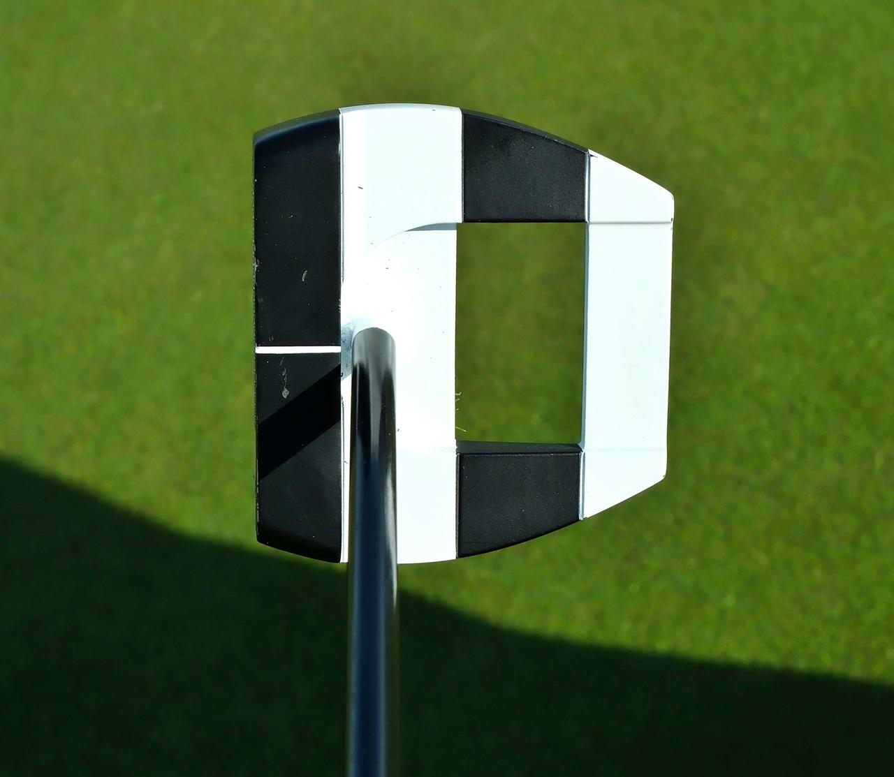 画像: パターはオデッセイ プロト