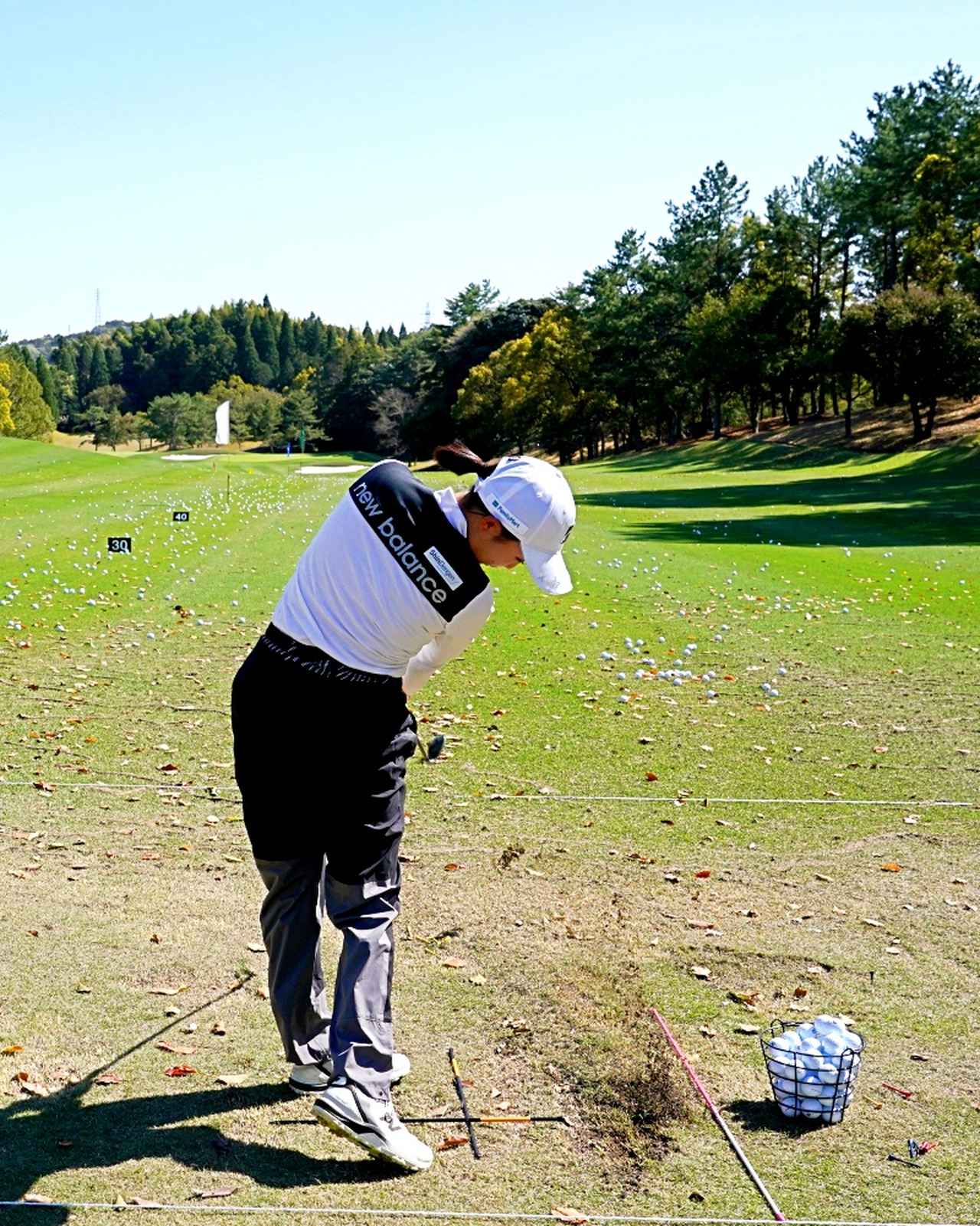 画像 : 9番目の画像 - 【連続写真12枚】伊藤愛華のアイアンショット後方 - みんなのゴルフダイジェスト