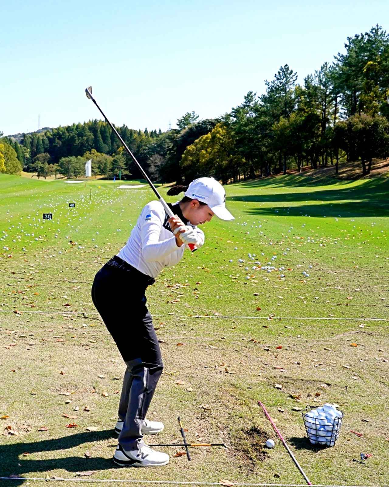 画像 : 5番目の画像 - 【連続写真12枚】伊藤愛華のアイアンショット後方 - みんなのゴルフダイジェスト