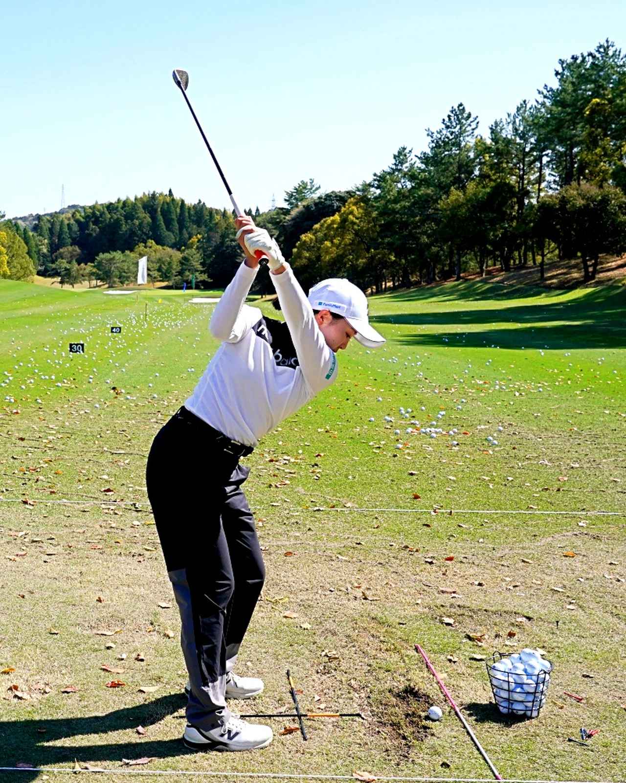 画像 : 4番目の画像 - 【連続写真12枚】伊藤愛華のアイアンショット後方 - みんなのゴルフダイジェスト