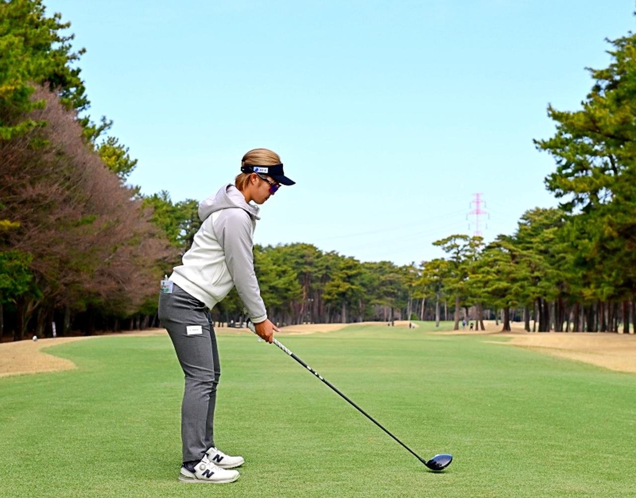 画像 : 1番目の画像 - 【連続写真13枚】佐田山鈴樺のドライバーショット後方（撮影/有原裕晶） - みんなのゴルフダイジェスト