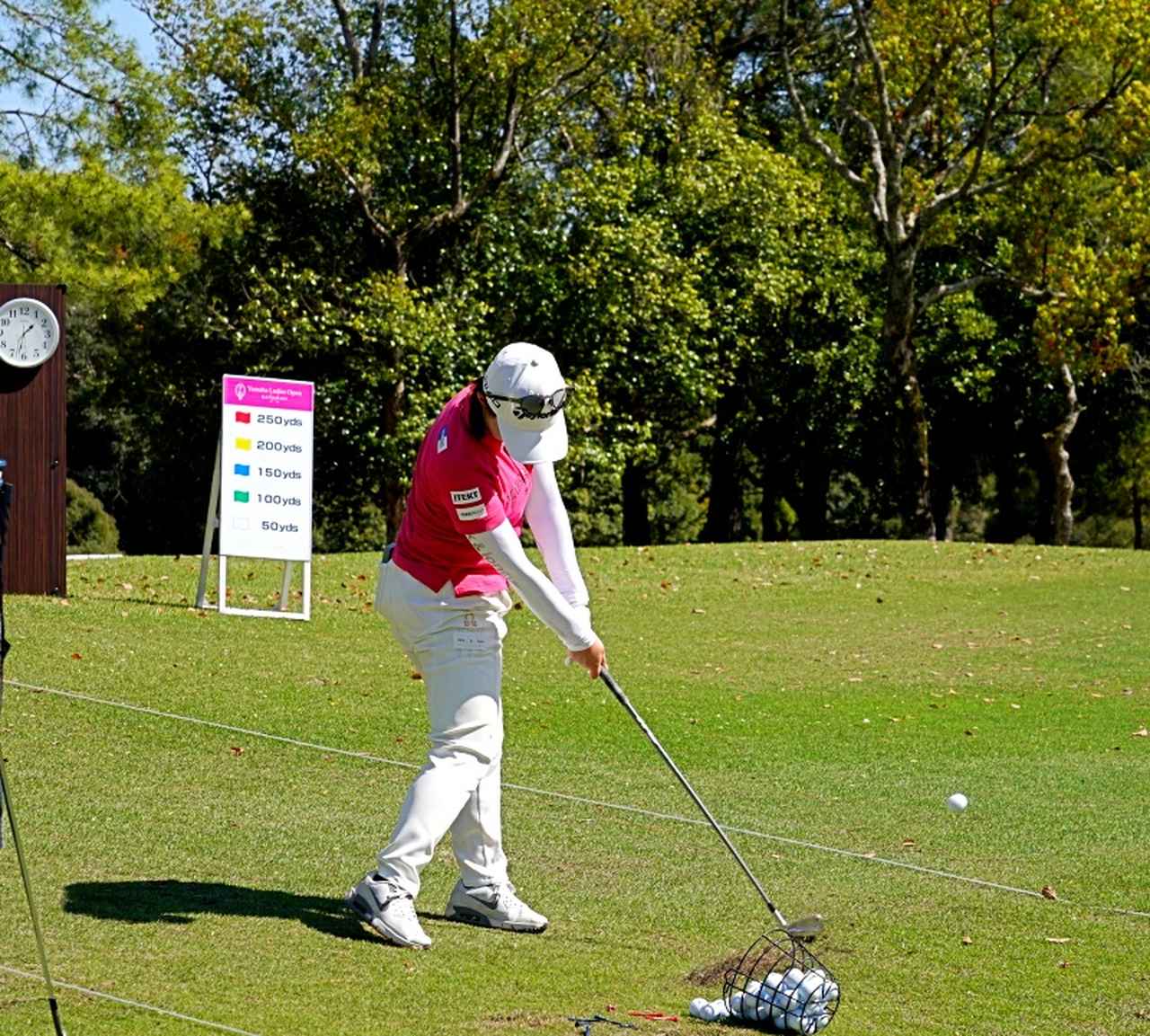 画像 : 11番目の画像 - 【連続写真13枚】清本美波のアイアンショット斜め後方 - みんなのゴルフダイジェスト