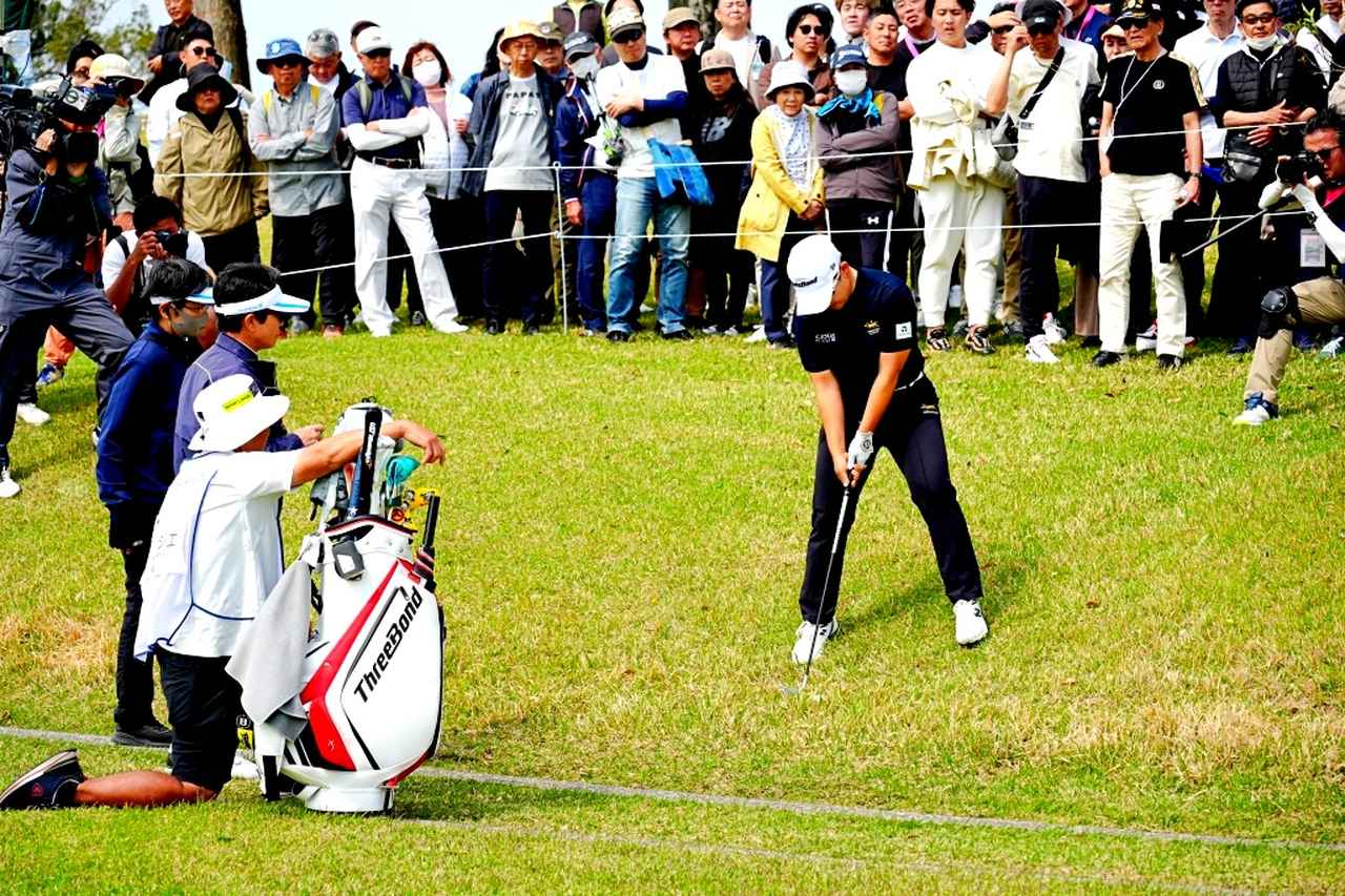 画像: 2打目が止まった地点でアドレスを試みる申ジエ（撮影/岡沢裕行）