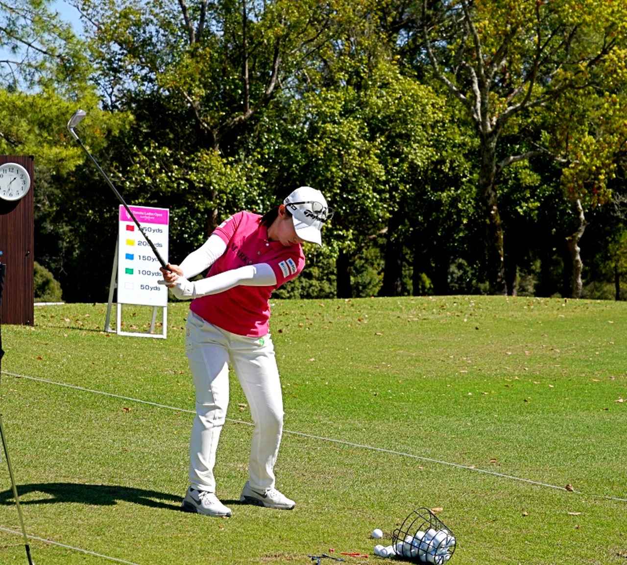 画像 : 4番目の画像 - 【連続写真13枚】清本美波のアイアンショット斜め後方 - みんなのゴルフダイジェスト