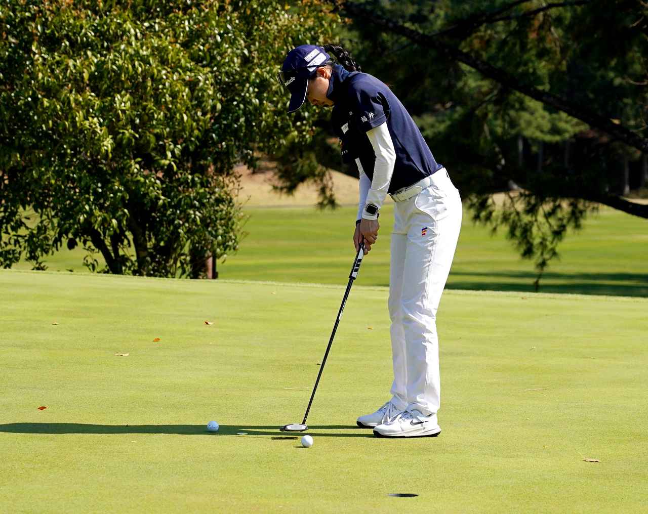 画像: パッティングのコツは「シャフトをストロークする」だ