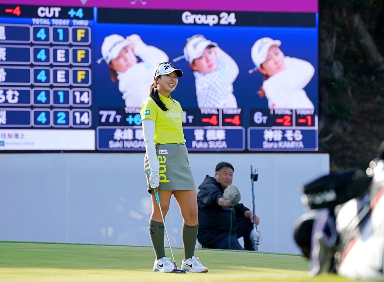 画像: 18番のバーディパットはカップをクルリ「入ってくれた」という表情を見せた