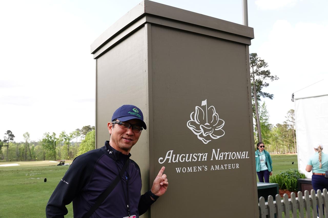 画像: 横田英治プロ。ゴルフダイジェスト・アワード2025で「レッスン・オブ・ザ・イヤー」を受賞。岸部桃子ら女子プロを指導するとともに、会員制ゴルフサロン「CLUB HOUSE」を主宰