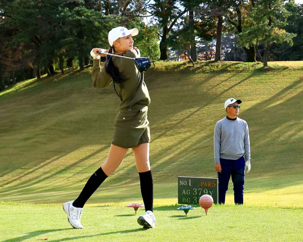 画像: スライス系のボールになったもののスタートホールとしては合格点だ(撮影/大澤進二)