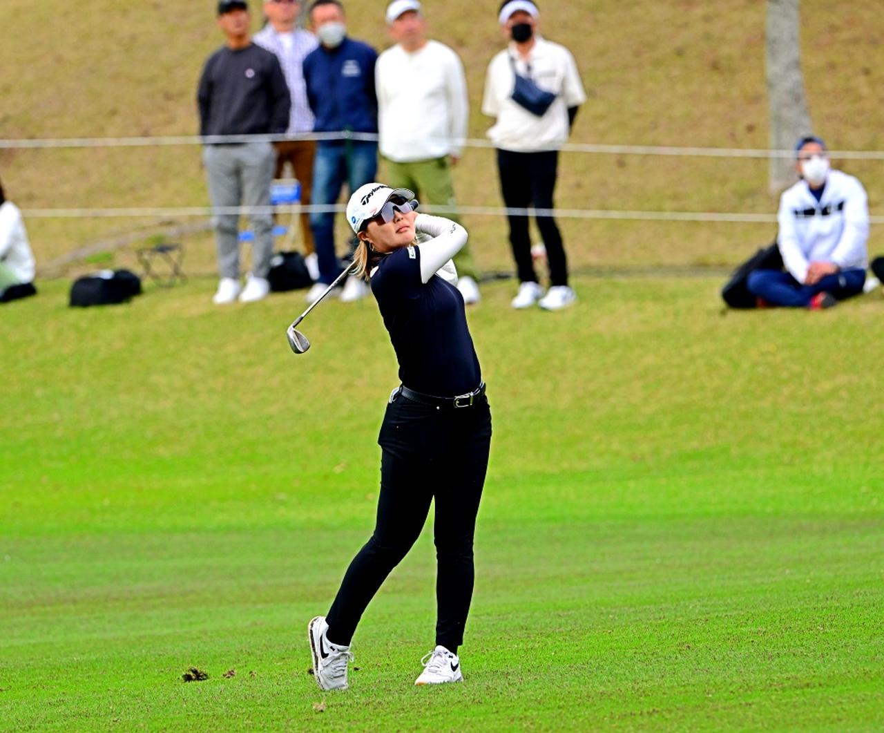 画像 : 12番目の画像 - 高橋彩華のプレーオフのウェッジショット連続写真（撮影/有原裕晶） - みんなのゴルフダイジェスト