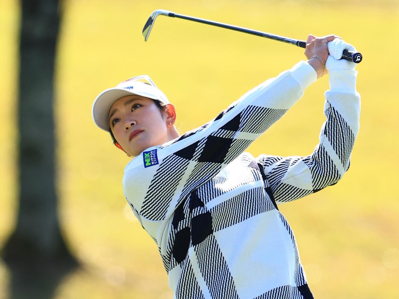画像: ラフからでもパーオンできるショット力を武器に急浮上した原英莉花(写真は25年伊藤園レディス、撮影/大澤進二)