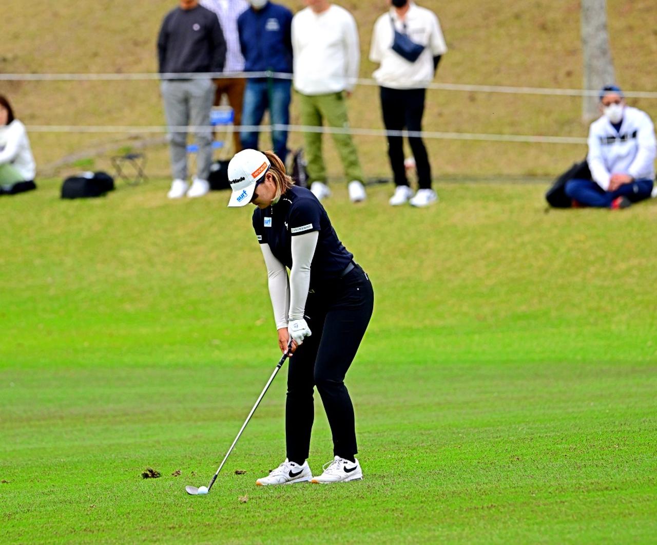 画像 : 1番目の画像 - 高橋彩華のプレーオフのウェッジショット連続写真（撮影/有原裕晶） - みんなのゴルフダイジェスト