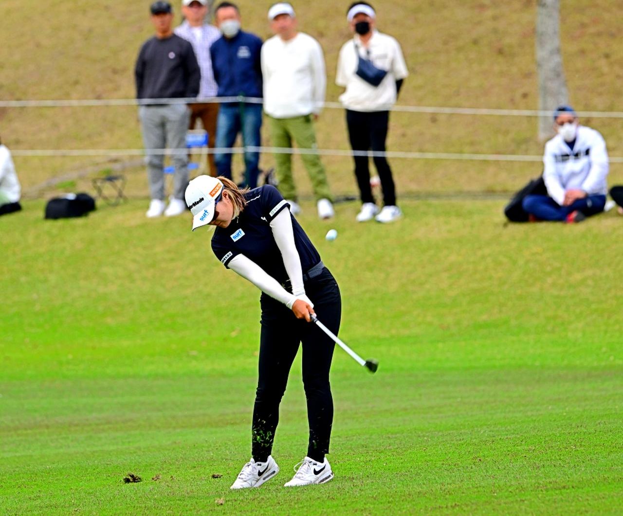 画像 : 8番目の画像 - 高橋彩華のプレーオフのウェッジショット連続写真（撮影/有原裕晶） - みんなのゴルフダイジェスト