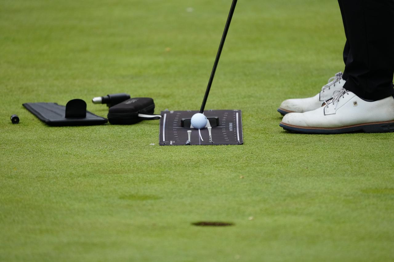 画像: ヘッドの動きが確認できるテンプレートを使って練習するドリルは多くの選手が取り入れていた