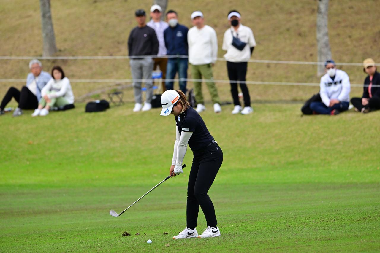 画像 : 2番目の画像 - 【連続写真16枚】高橋彩華のウェッジショット斜め正面（撮影／有原裕晶） - みんなのゴルフダイジェスト