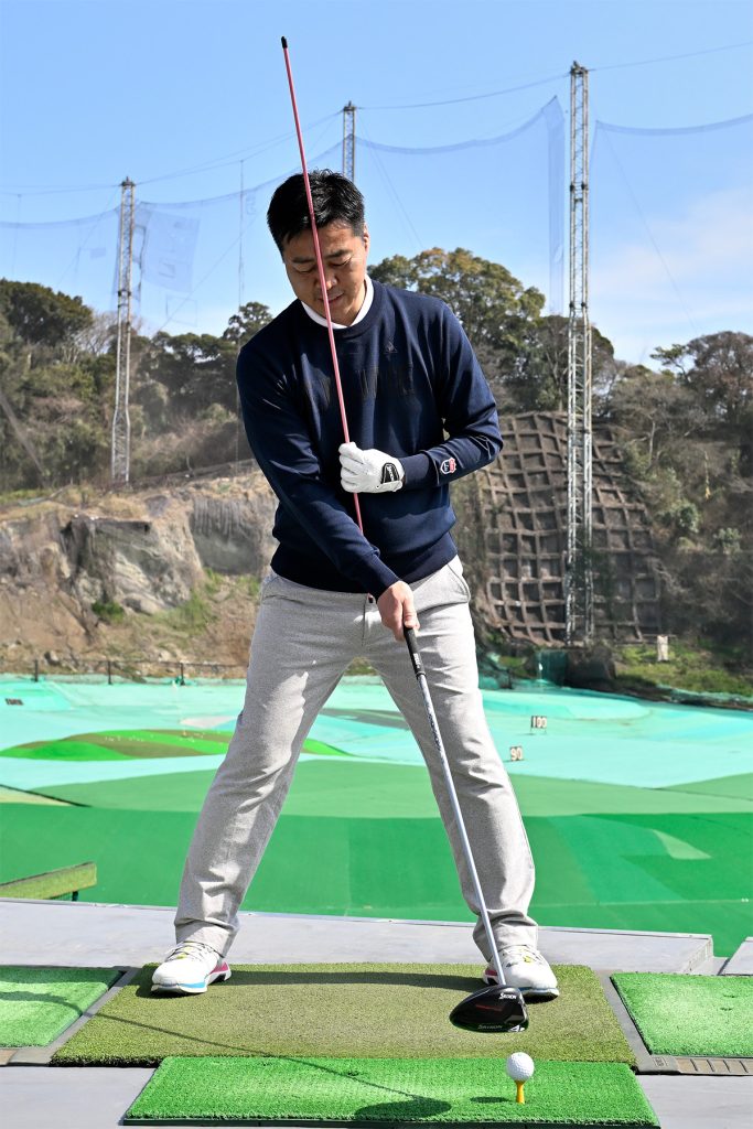 画像: 広いスタンスはスウィング軌道の円が大きくなる