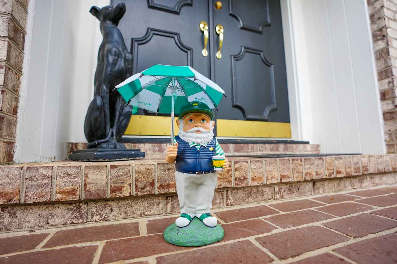 画像: 2026年「ノーム」（大）。実際に開閉できる傘が特徴的。キャップ、ベスト、カップもマスターズ仕様