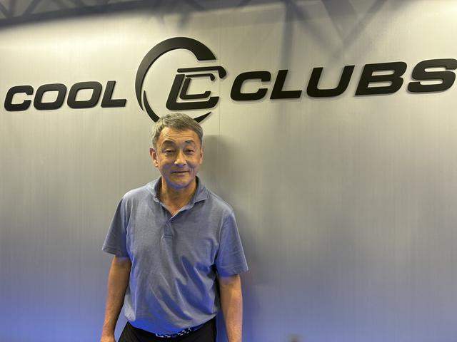 画像: 東京の練習場・スイング碑文谷内にある「クールクラブス」の代表。カリスマフィッターとして、プロ・アマ問わず日夜フィッティングに従事する